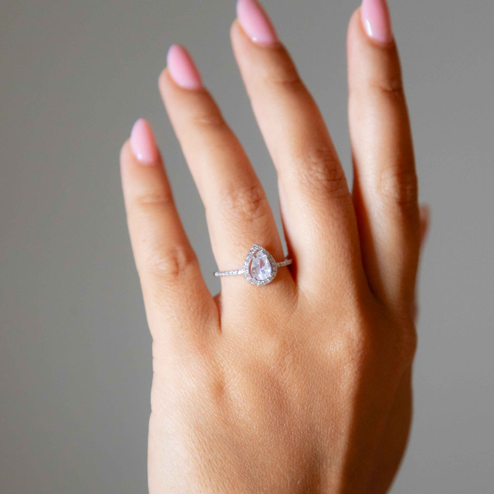 Samantha Halo Pear Travel Ring